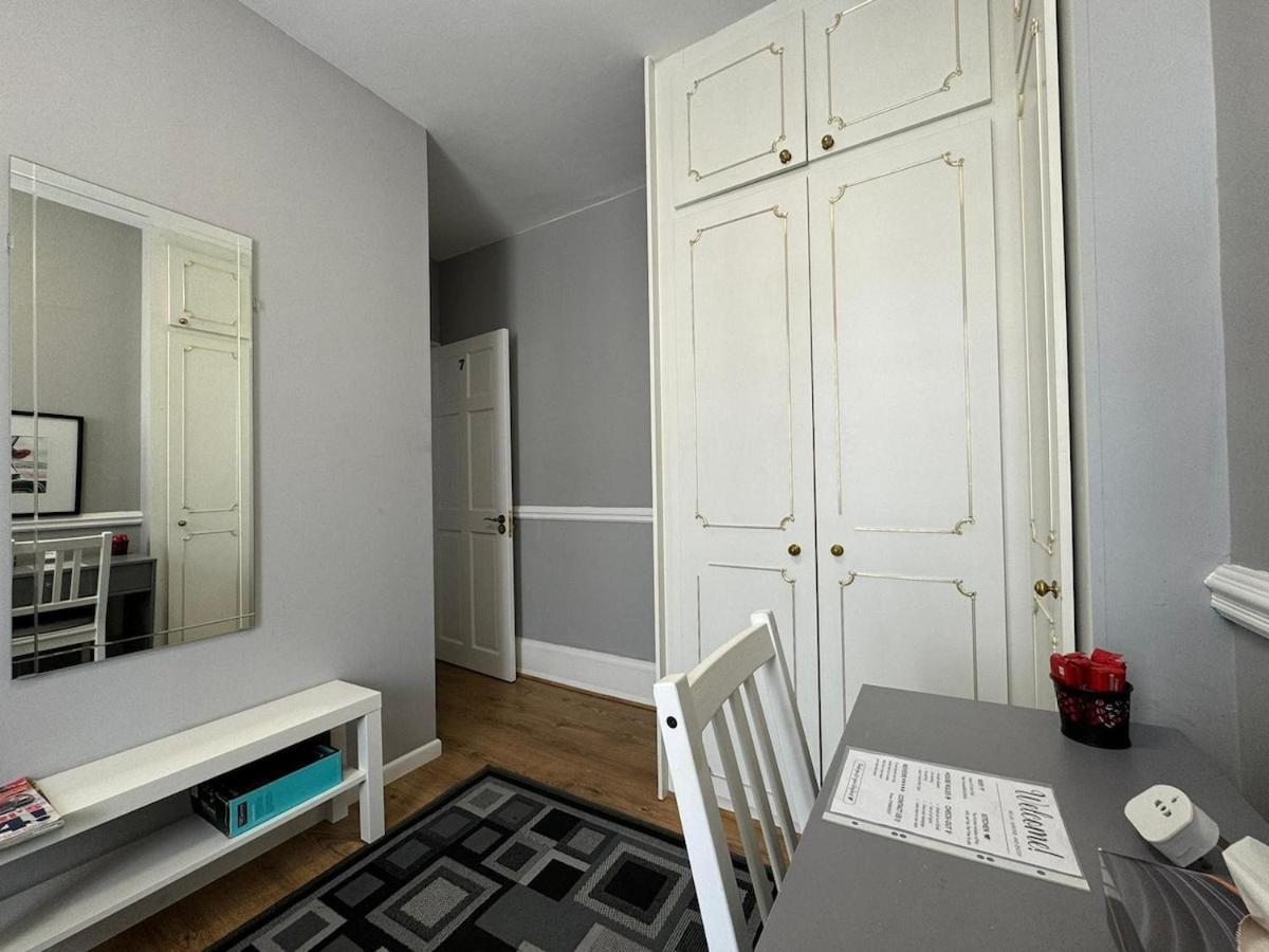 Modern In Guest house *